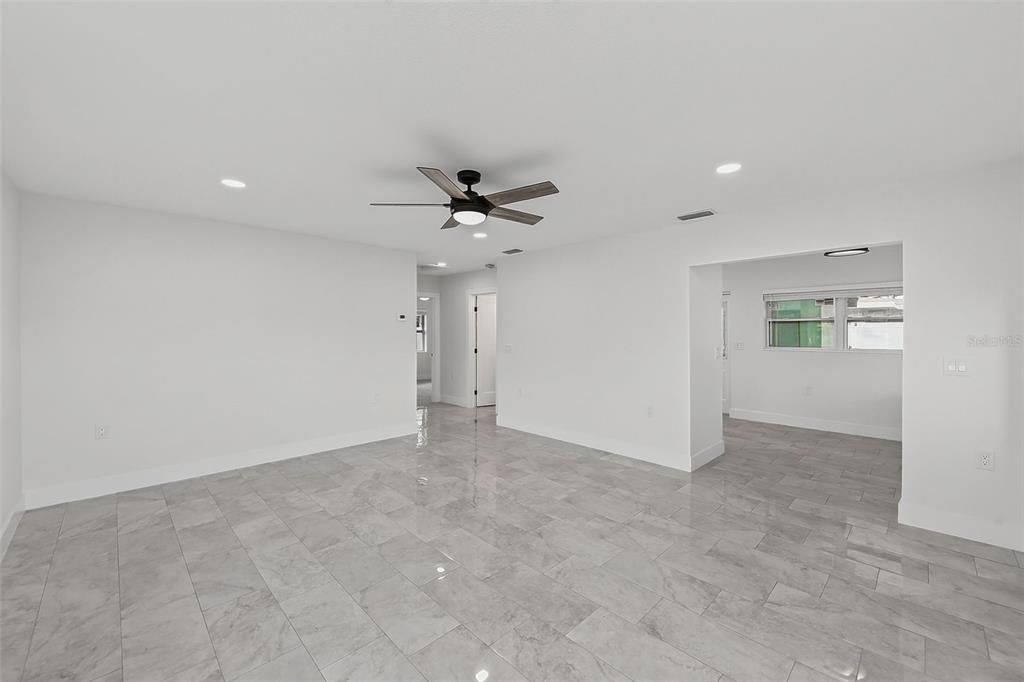 For Sale: $569,000 (2 beds, 2 baths, 1087 Square Feet)