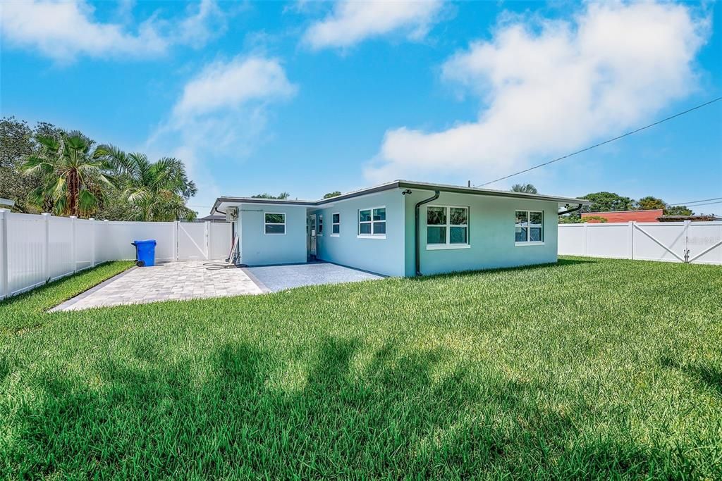 For Sale: $569,000 (2 beds, 2 baths, 1087 Square Feet)