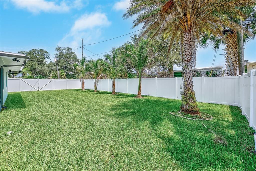For Sale: $569,000 (2 beds, 2 baths, 1087 Square Feet)