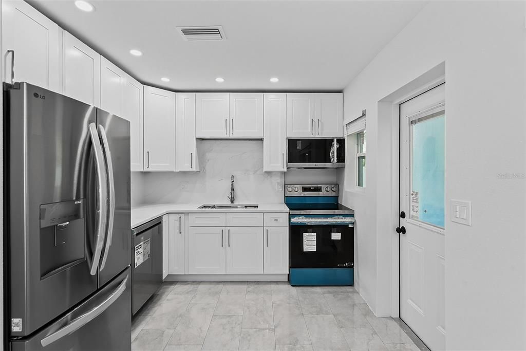 For Sale: $569,000 (2 beds, 2 baths, 1087 Square Feet)