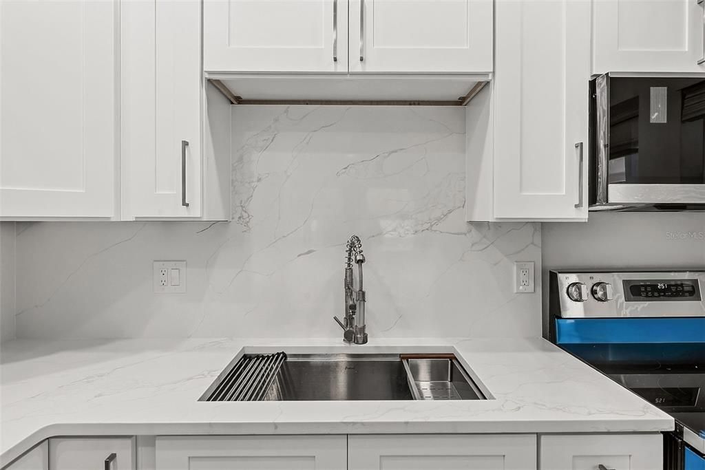 For Sale: $569,000 (2 beds, 2 baths, 1087 Square Feet)