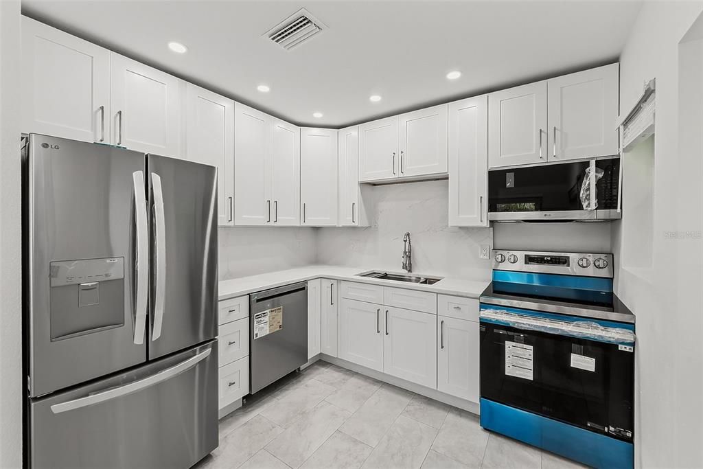 For Sale: $569,000 (2 beds, 2 baths, 1087 Square Feet)