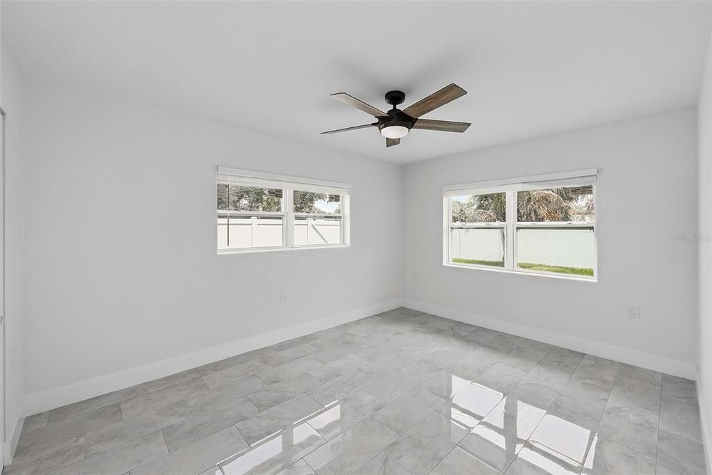 For Sale: $569,000 (2 beds, 2 baths, 1087 Square Feet)