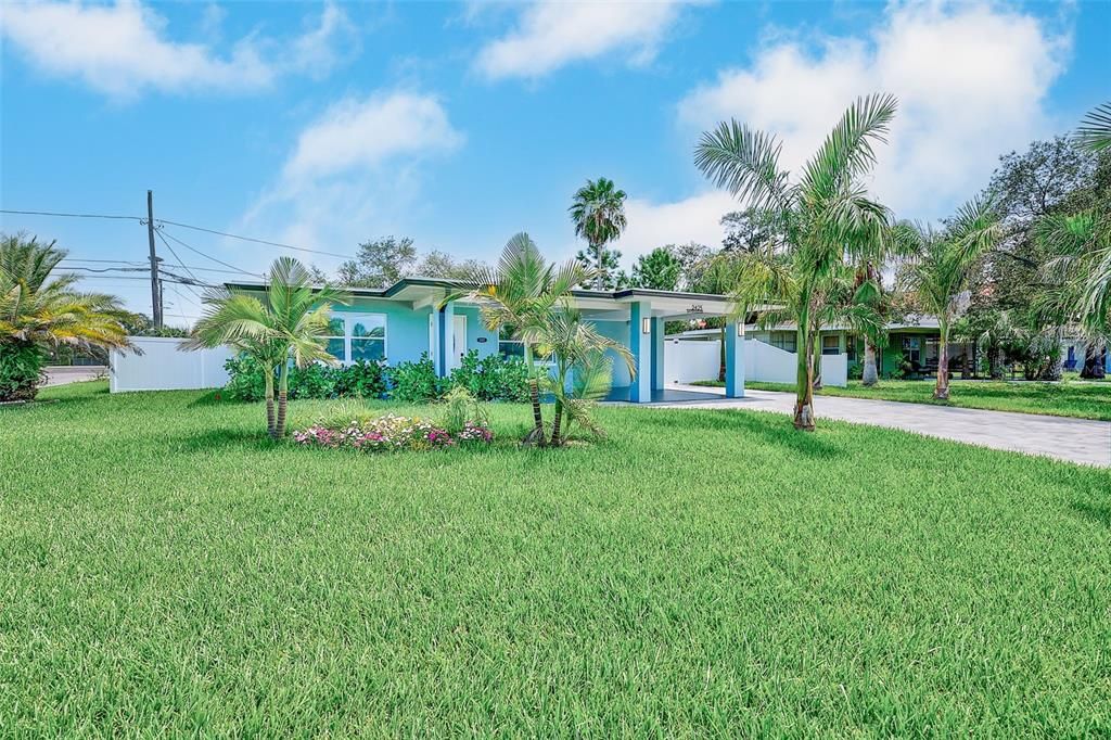 For Sale: $569,000 (2 beds, 2 baths, 1087 Square Feet)