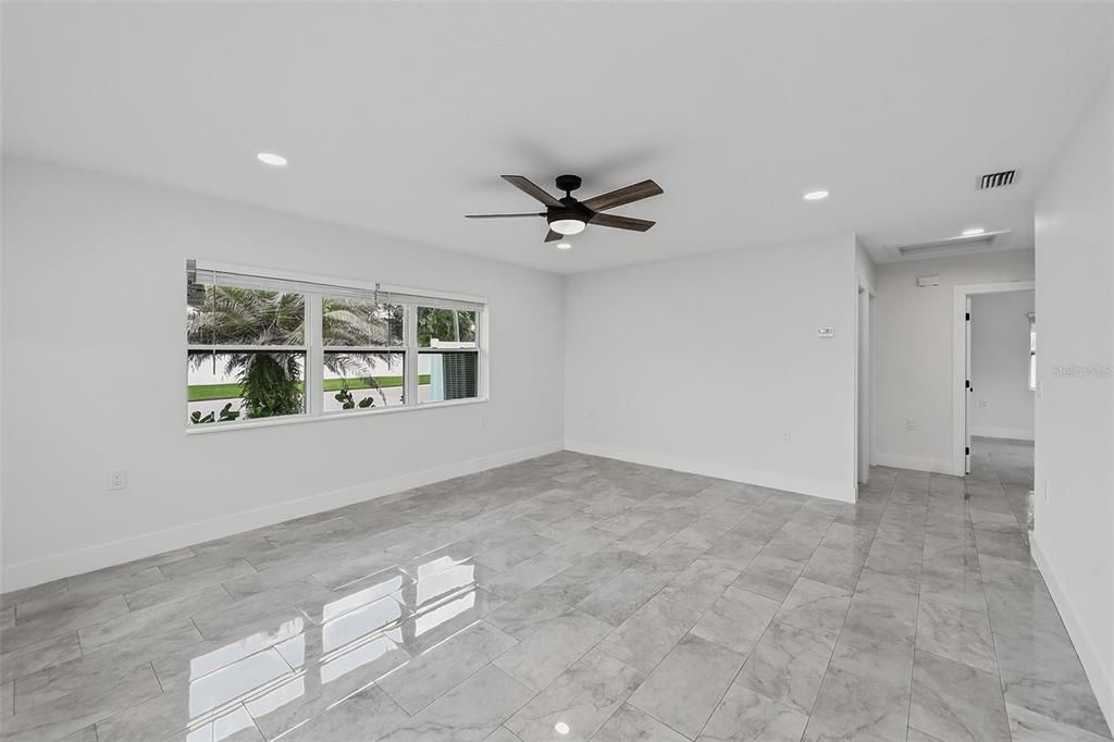 For Sale: $569,000 (2 beds, 2 baths, 1087 Square Feet)