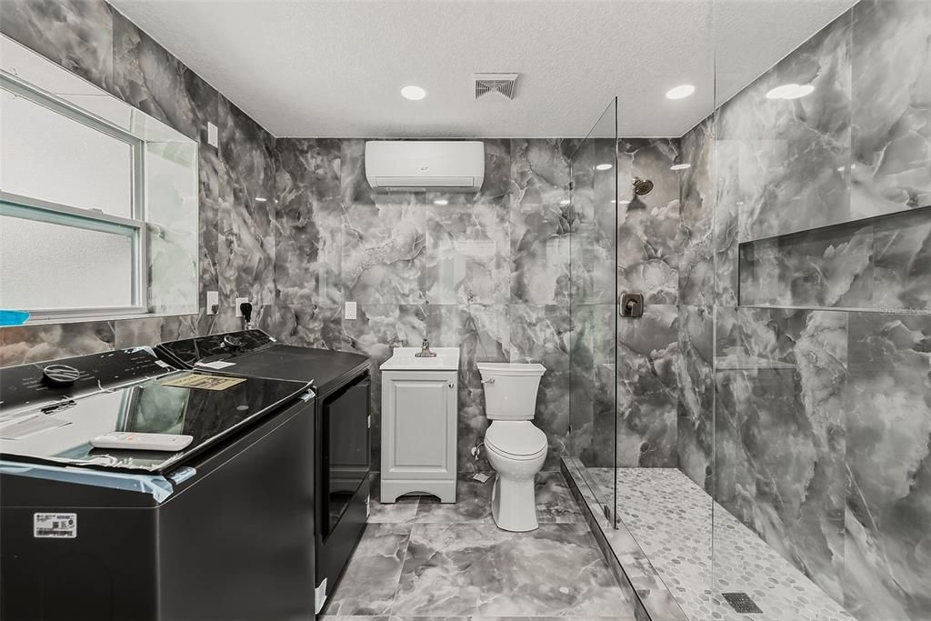 For Sale: $569,000 (2 beds, 2 baths, 1087 Square Feet)