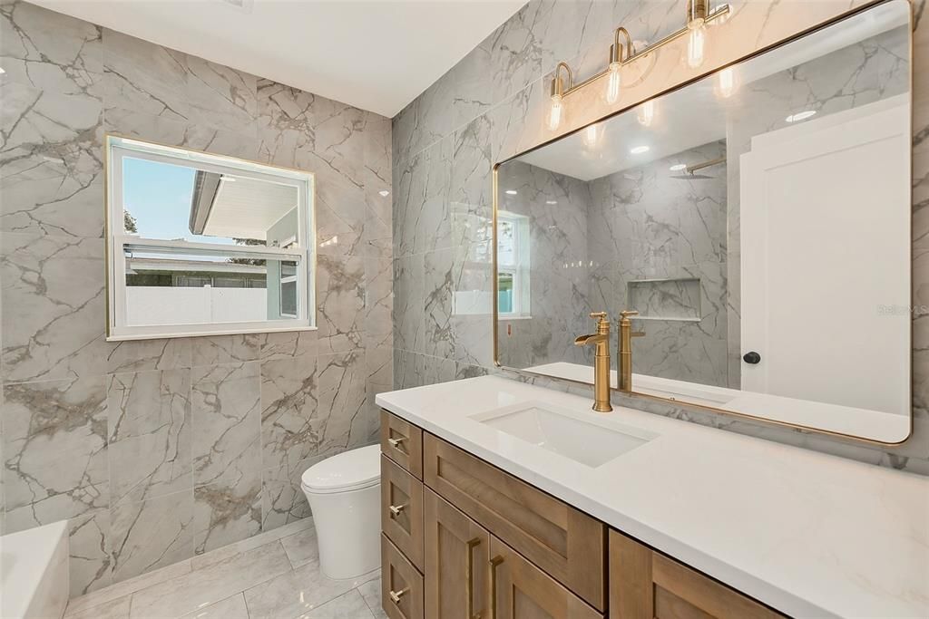 For Sale: $569,000 (2 beds, 2 baths, 1087 Square Feet)