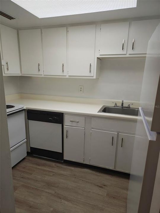 For Rent: $1,150 (1 beds, 1 baths, 550 Square Feet)