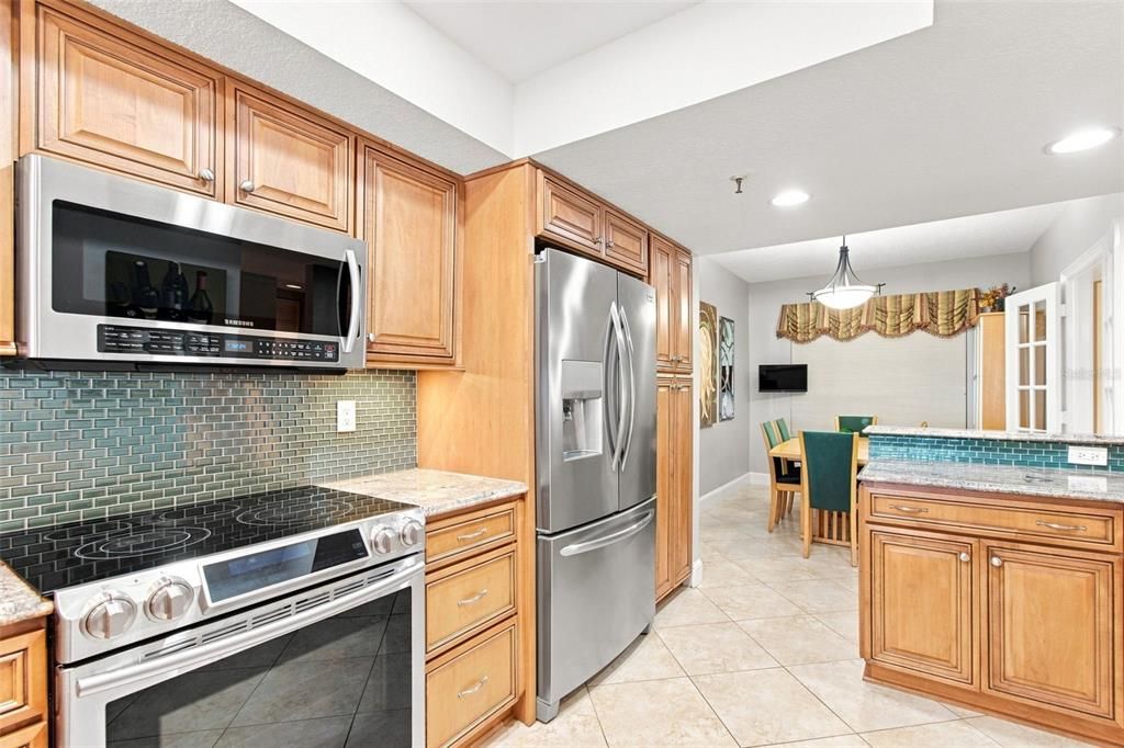 For Sale: $895,000 (2 beds, 2 baths, 1410 Square Feet)
