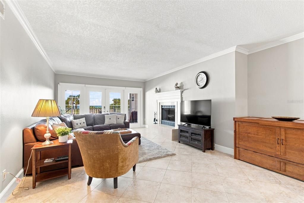 For Sale: $895,000 (2 beds, 2 baths, 1410 Square Feet)
