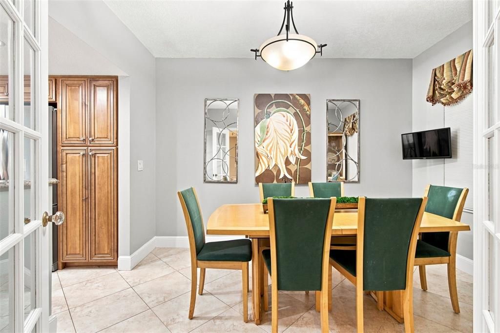 For Sale: $895,000 (2 beds, 2 baths, 1410 Square Feet)