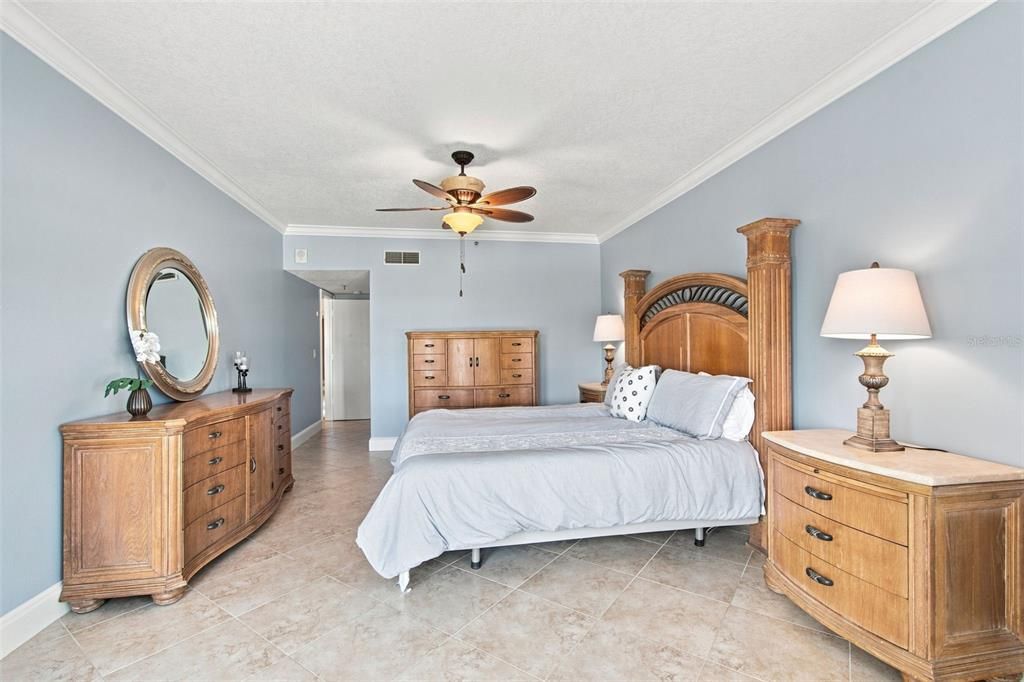 For Sale: $895,000 (2 beds, 2 baths, 1410 Square Feet)