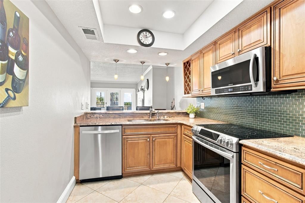 For Sale: $895,000 (2 beds, 2 baths, 1410 Square Feet)