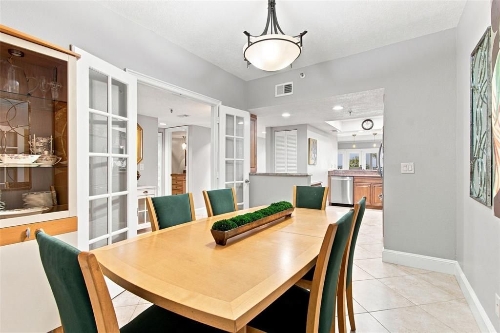 For Sale: $895,000 (2 beds, 2 baths, 1410 Square Feet)