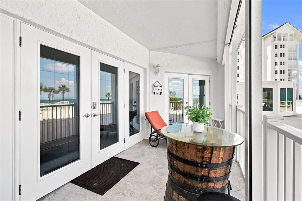 For Sale: $895,000 (2 beds, 2 baths, 1410 Square Feet)