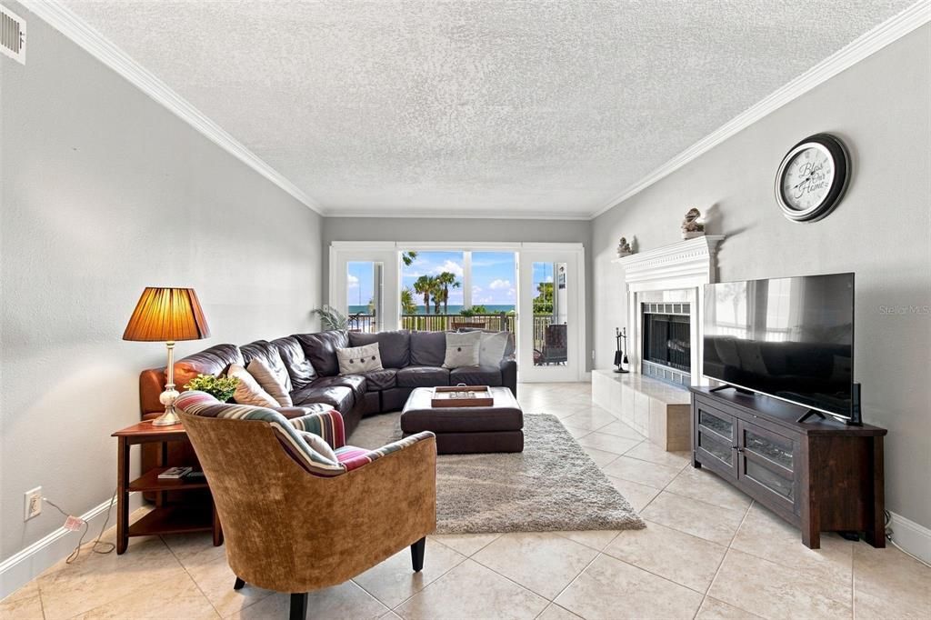 For Sale: $895,000 (2 beds, 2 baths, 1410 Square Feet)