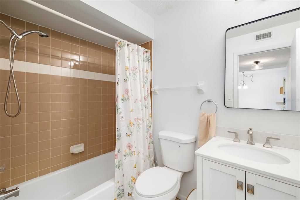 For Sale: $143,000 (2 beds, 2 baths, 948 Square Feet)