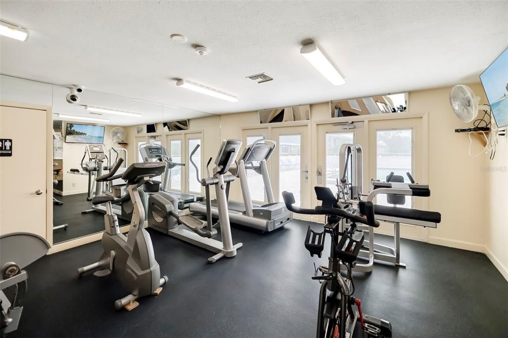 For Sale: $143,000 (2 beds, 2 baths, 948 Square Feet)