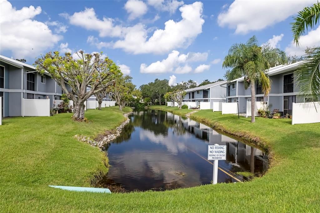 For Sale: $143,000 (2 beds, 2 baths, 948 Square Feet)