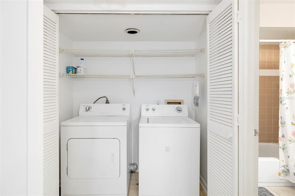 For Sale: $143,000 (2 beds, 2 baths, 948 Square Feet)