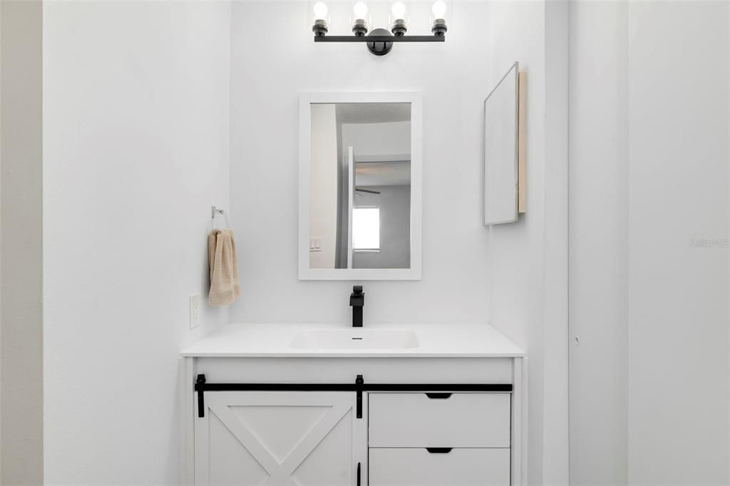 For Sale: $143,000 (2 beds, 2 baths, 948 Square Feet)
