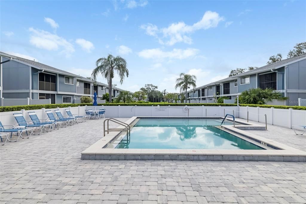 For Sale: $143,000 (2 beds, 2 baths, 948 Square Feet)