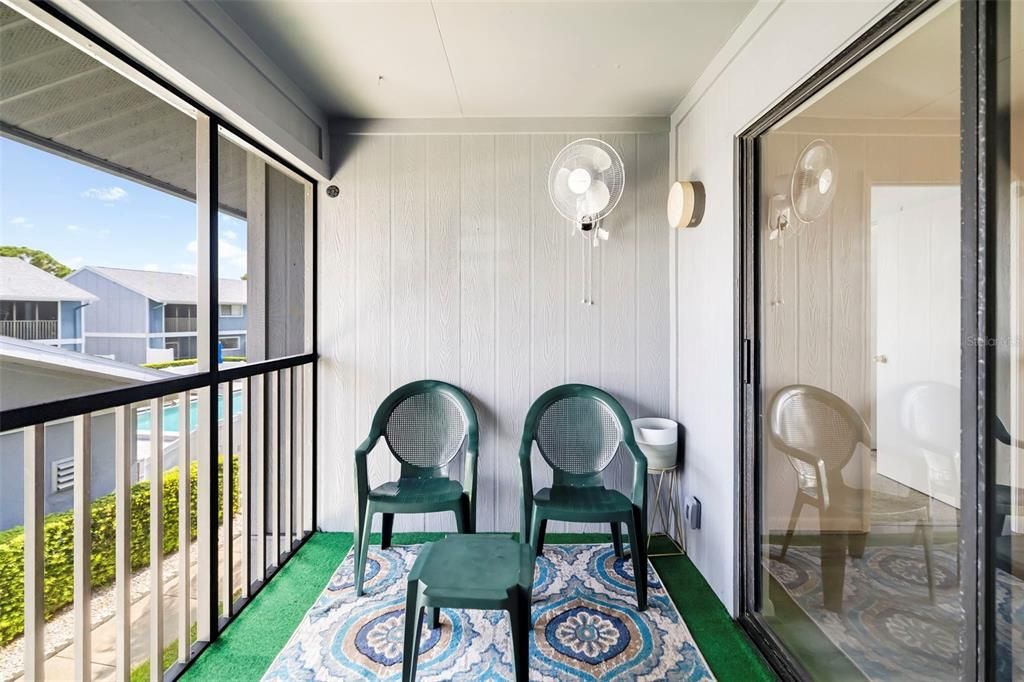 For Sale: $143,000 (2 beds, 2 baths, 948 Square Feet)