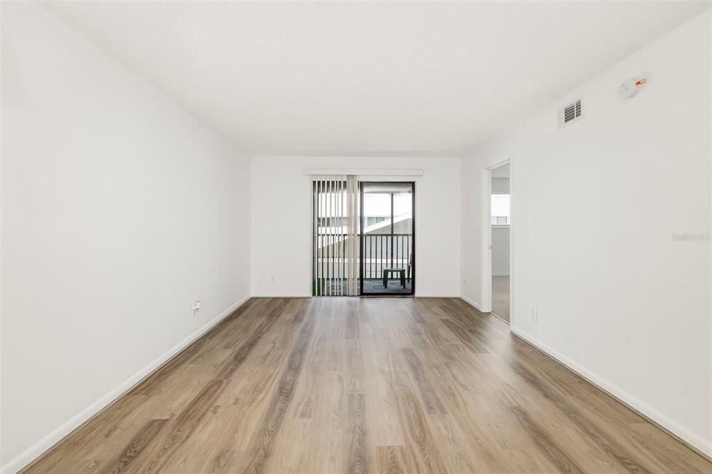 For Sale: $143,000 (2 beds, 2 baths, 948 Square Feet)