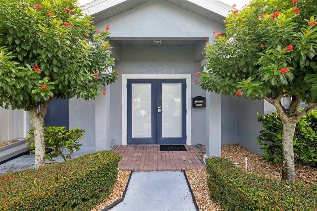 For Sale: $143,000 (2 beds, 2 baths, 948 Square Feet)