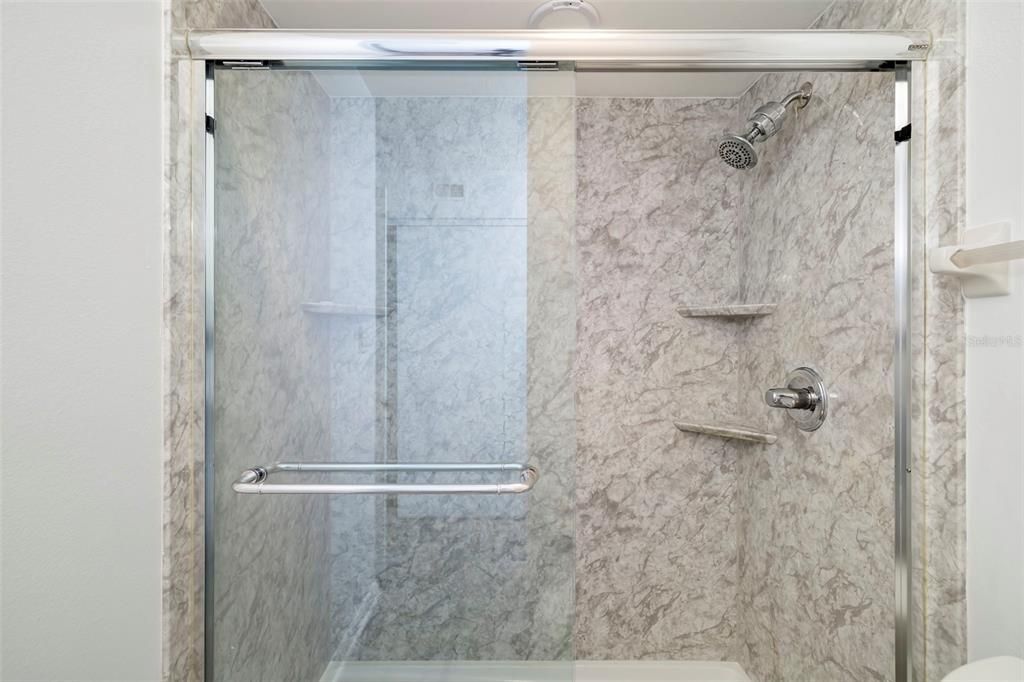 For Sale: $143,000 (2 beds, 2 baths, 948 Square Feet)