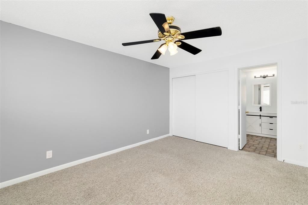 For Sale: $143,000 (2 beds, 2 baths, 948 Square Feet)