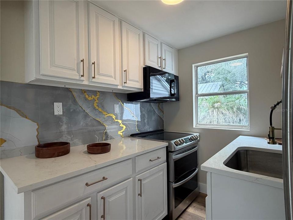 For Sale: $329,000 (3 beds, 2 baths, 1448 Square Feet)