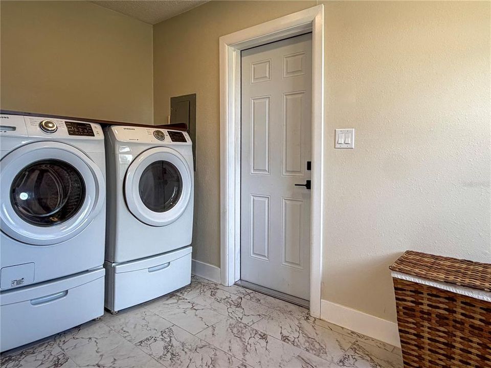 For Sale: $329,000 (3 beds, 2 baths, 1448 Square Feet)