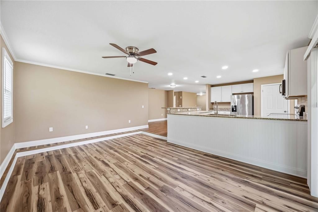 На продажу: $399,900 (3 спален, 2 ванн, 1708 Квадратных фут)