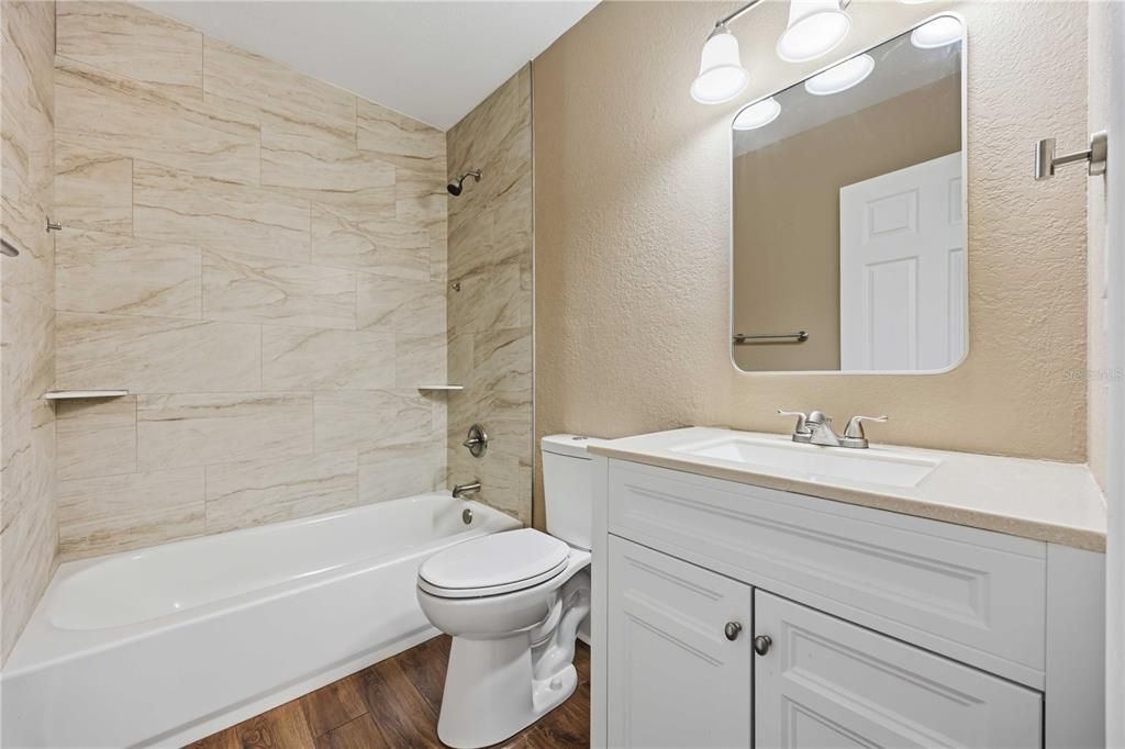 На продажу: $399,900 (3 спален, 2 ванн, 1708 Квадратных фут)
