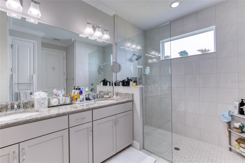 For Sale: $678,000 (2 beds, 2 baths, 1922 Square Feet)