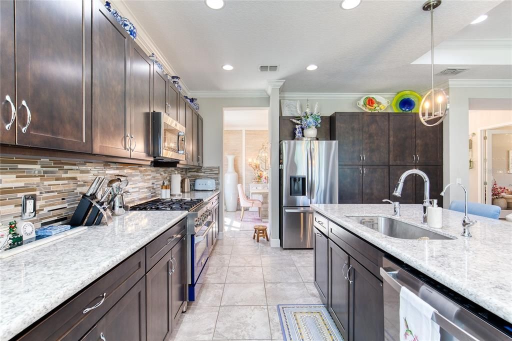 For Sale: $678,000 (2 beds, 2 baths, 1922 Square Feet)