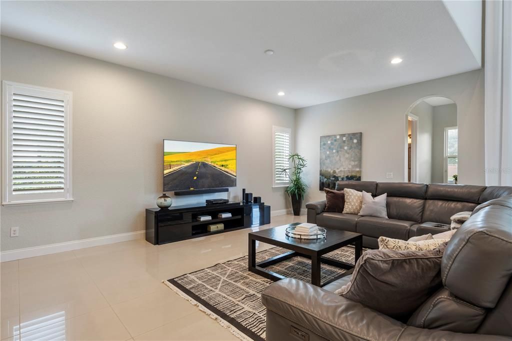 For Sale: $2,995,000 (6 beds, 7 baths, 7321 Square Feet)
