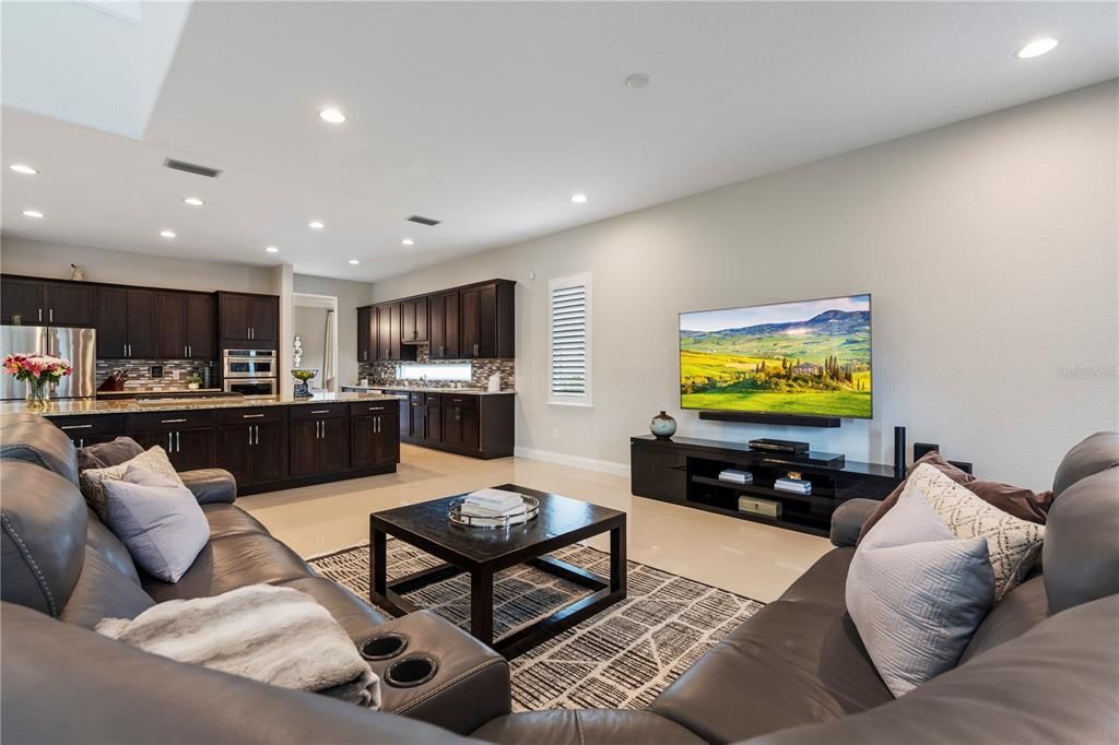 For Sale: $2,995,000 (6 beds, 7 baths, 7321 Square Feet)