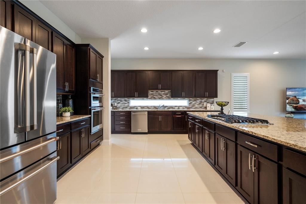 For Sale: $2,995,000 (6 beds, 7 baths, 7321 Square Feet)