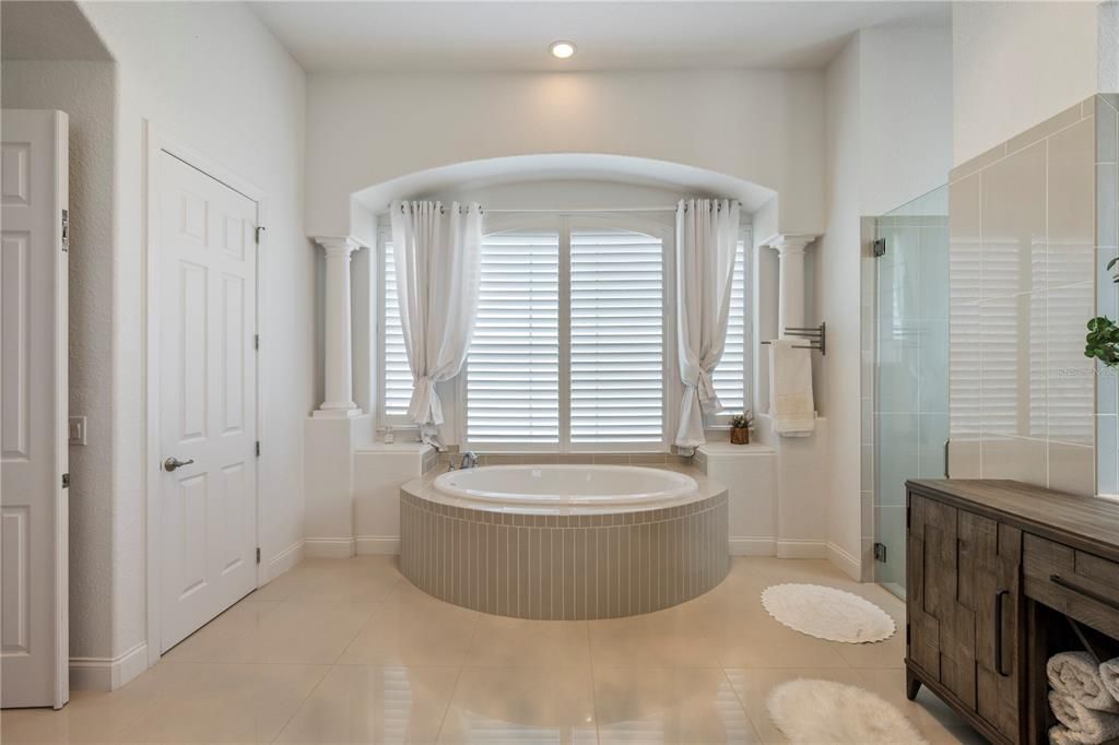 For Sale: $2,995,000 (6 beds, 7 baths, 7321 Square Feet)