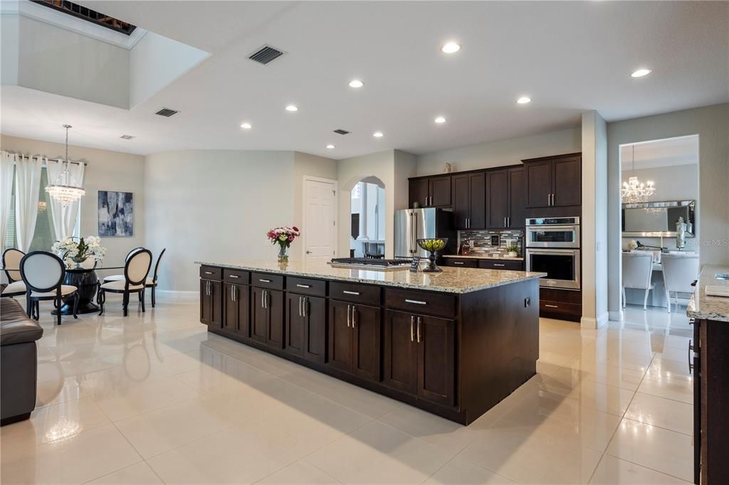 For Sale: $2,995,000 (6 beds, 7 baths, 7321 Square Feet)