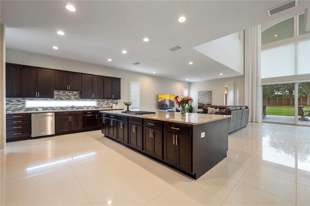 For Sale: $2,995,000 (6 beds, 7 baths, 7321 Square Feet)