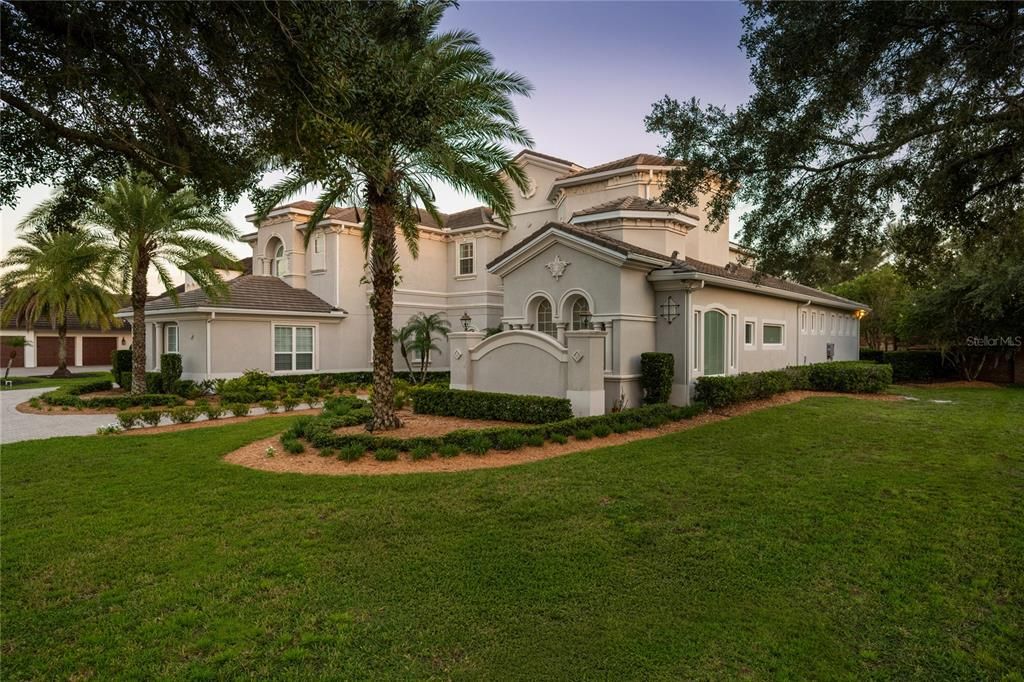 For Sale: $2,995,000 (6 beds, 7 baths, 7321 Square Feet)
