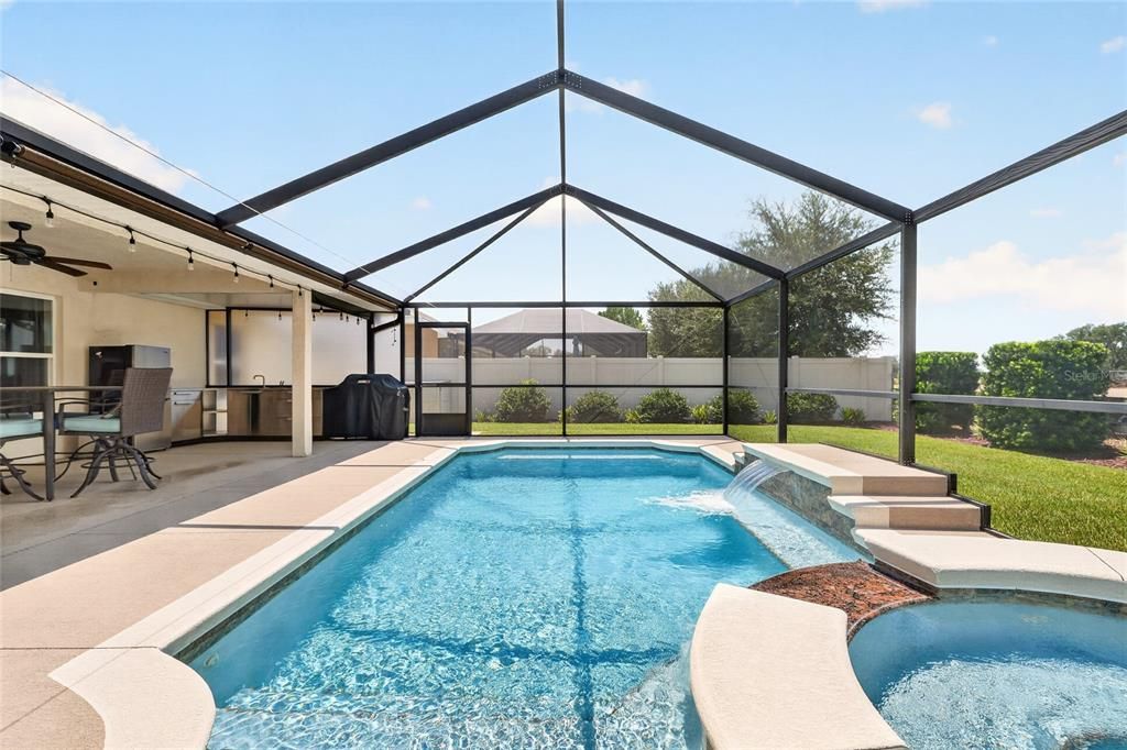 For Sale: $374,900 (4 beds, 2 baths, 1733 Square Feet)