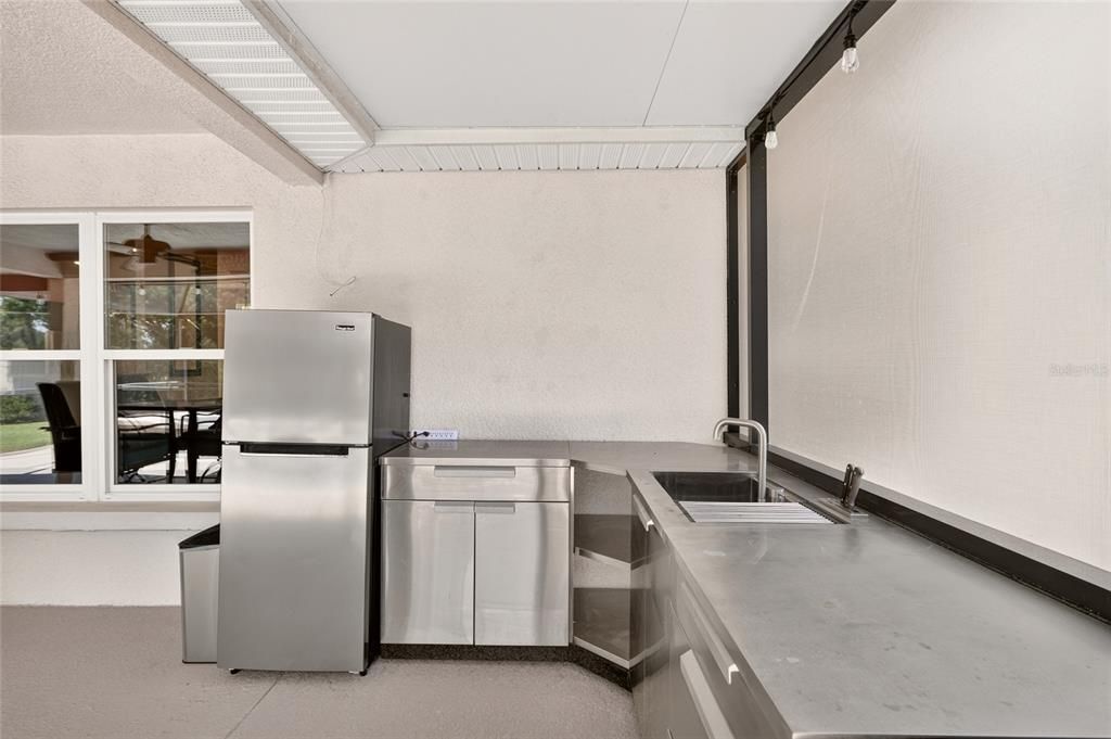 For Sale: $374,900 (4 beds, 2 baths, 1733 Square Feet)