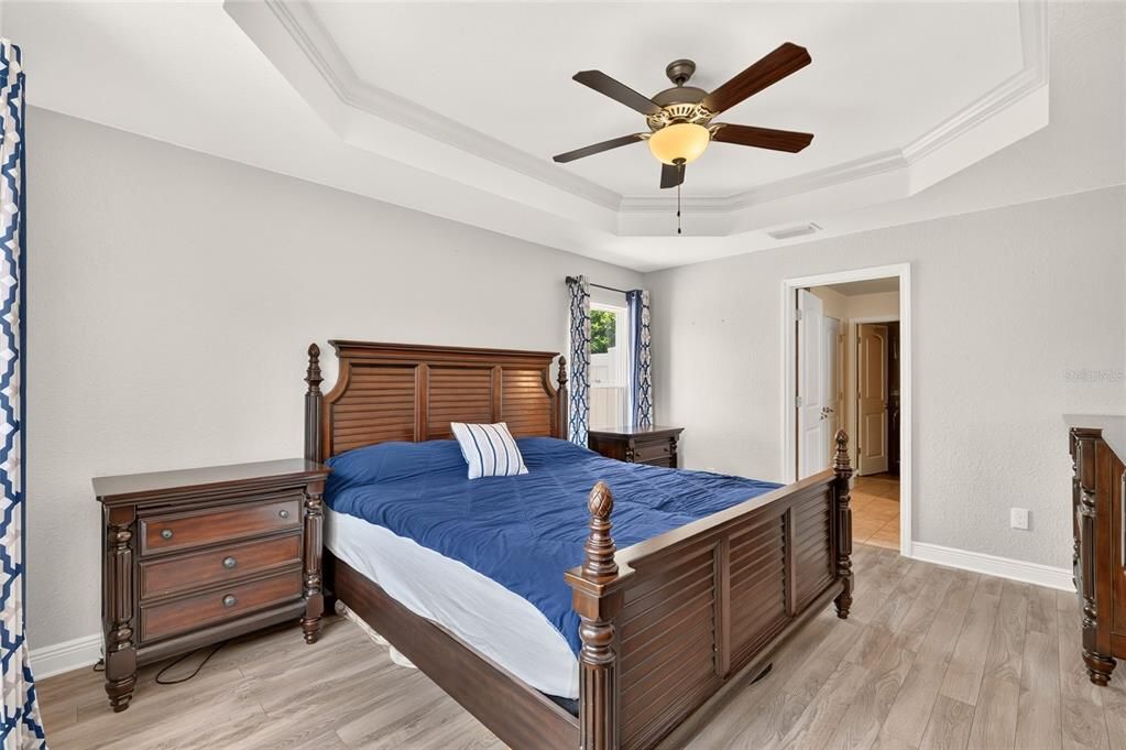 For Sale: $374,900 (4 beds, 2 baths, 1733 Square Feet)