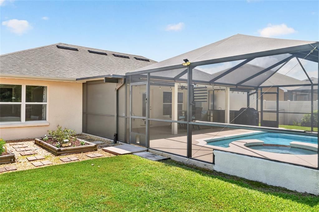 For Sale: $374,900 (4 beds, 2 baths, 1733 Square Feet)