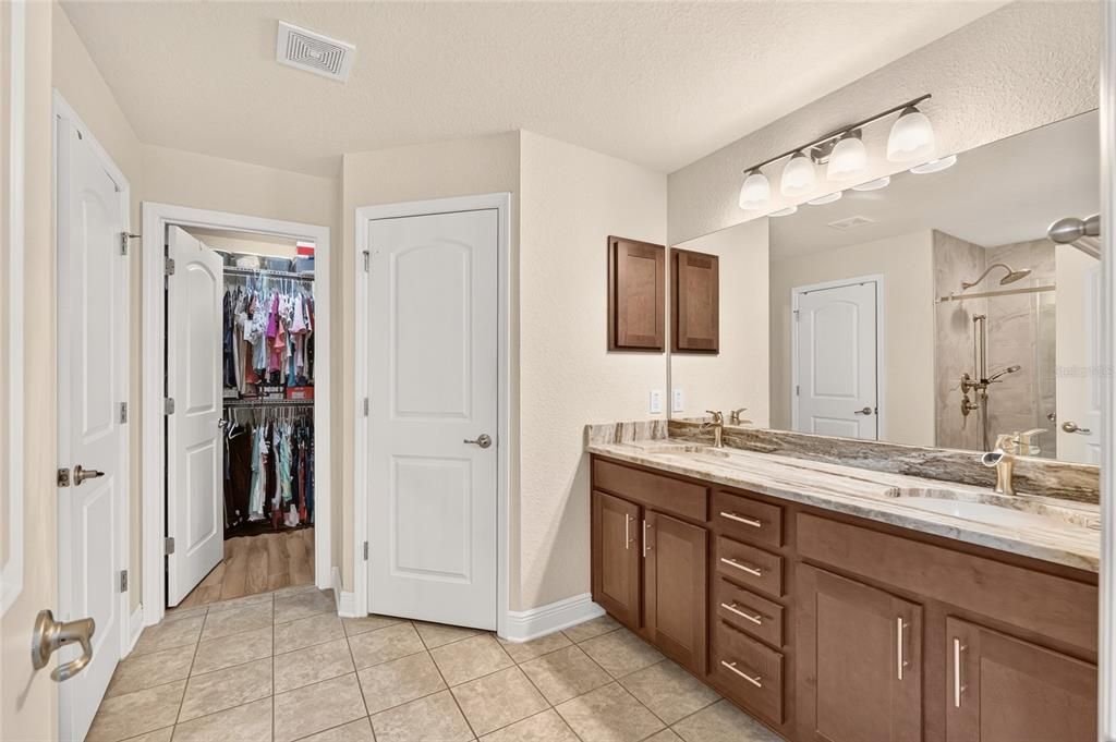 For Sale: $374,900 (4 beds, 2 baths, 1733 Square Feet)