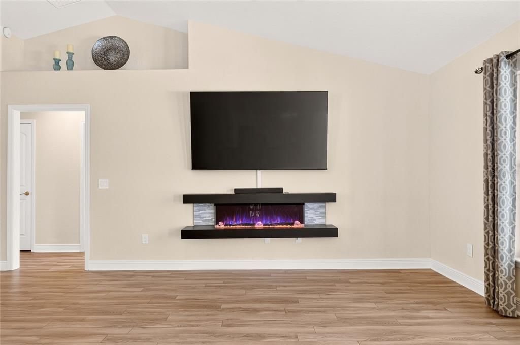 For Sale: $374,900 (4 beds, 2 baths, 1733 Square Feet)